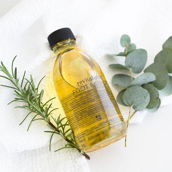 REVITALIZING FOOT BATH OIL 200ML